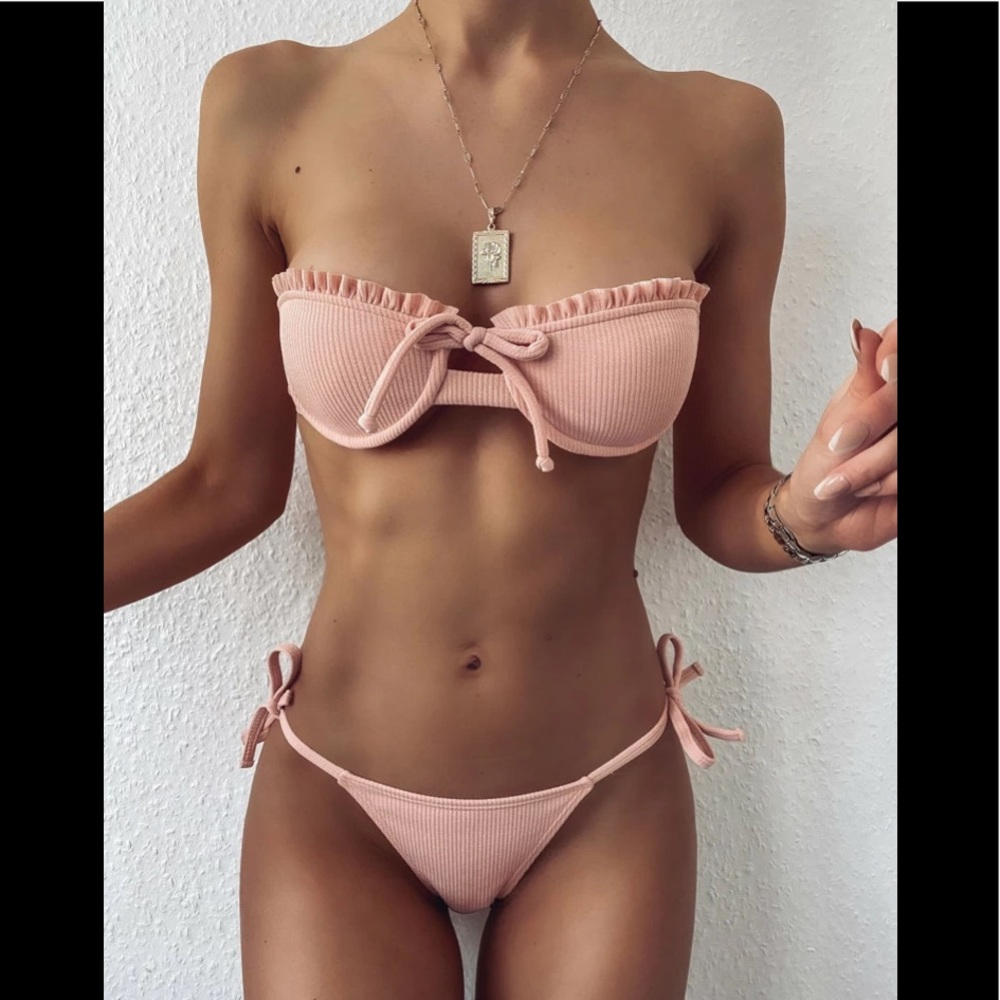 NWOT Ribbed frill trimmed side tie bikini